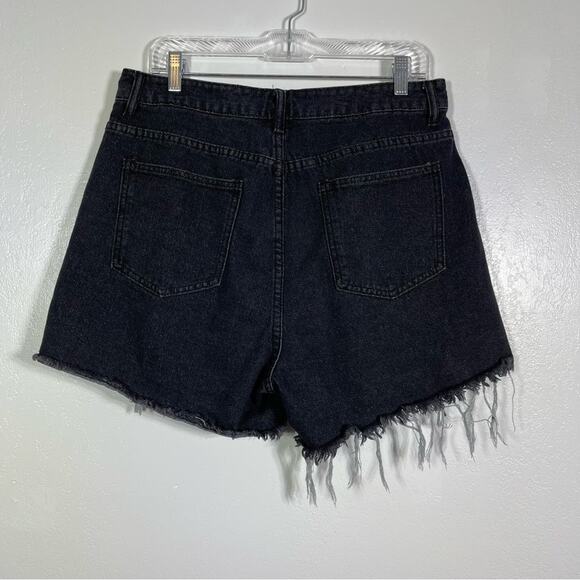 SHEIN Distressed Denim Shorts. Size 0XL. Excellent condition! - Picture 3 of 6